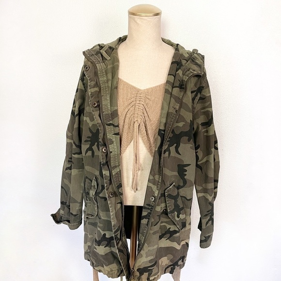 ✨ Forever 21 Camo Print Hooded Cargo Utility Jacket Olive Army Green Size Small - Picture 1 of 7